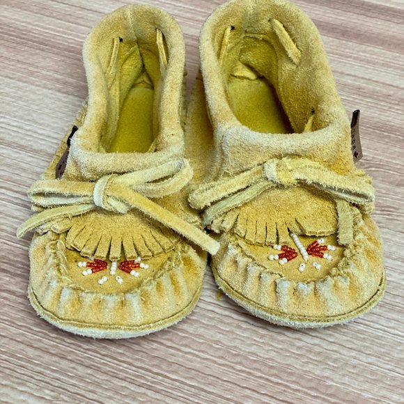 Cozy Yellow Children's Moccasins‎ with Beaded Detail - Picture 2 of 7